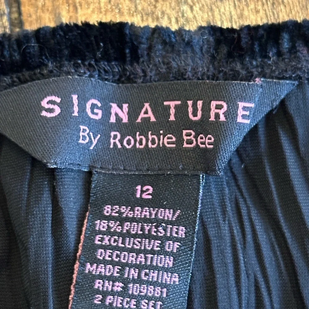 Signature by Robbie Bee nice preowned
